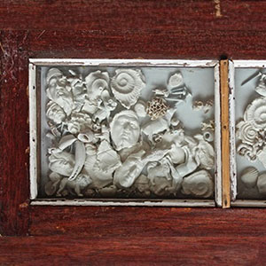 ‘Disposable 1’ 2015. Objets trouvés, modelling clay. 50 x 30 x 4 cm